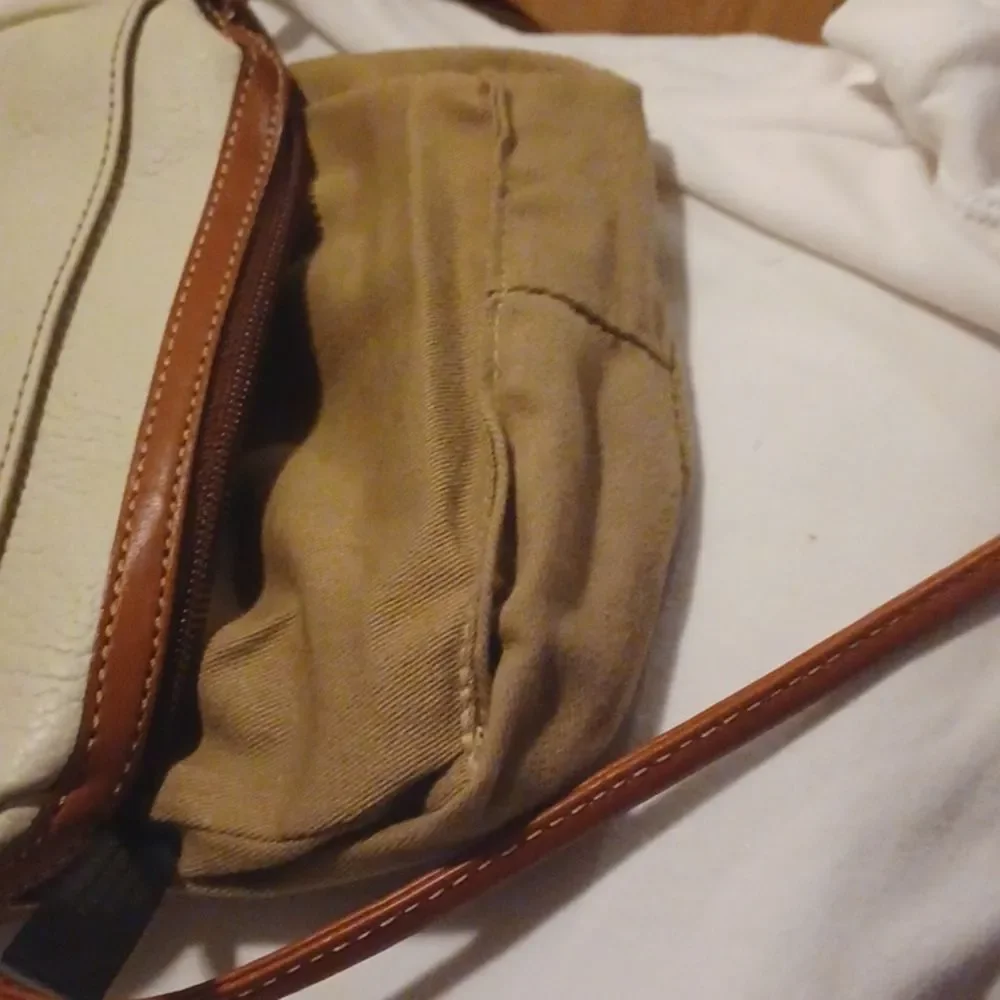 Gloria Vanderbilt Y2K 100%Leather Pebble Cream Women's Crossbody Bag